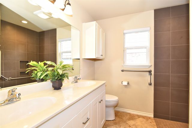 303 E 126th Street S, Jenks, OK 74037