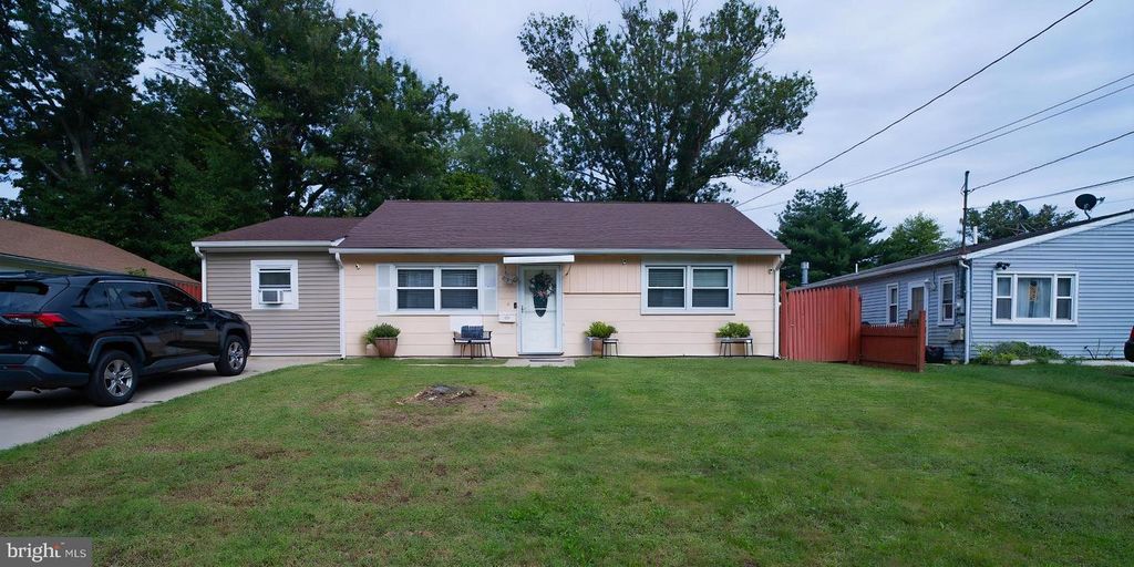 4 DORSET DR, TRENTON, NJ 08618 — exterior