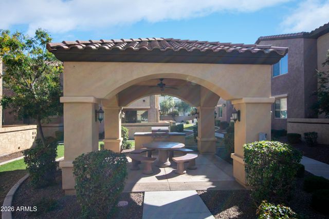 250 W QUEEN CREEK Road 204, Chandler, AZ 85248