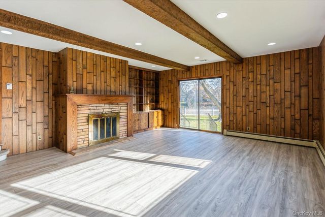 1 S Sutton Place, Lawrence, NY 11559