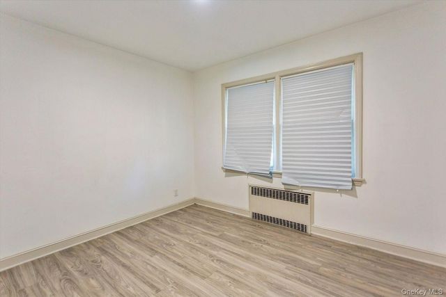 1 S Sutton Place, Lawrence, NY 11559