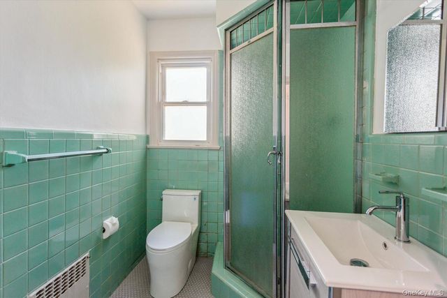 1 S Sutton Place, Lawrence, NY 11559