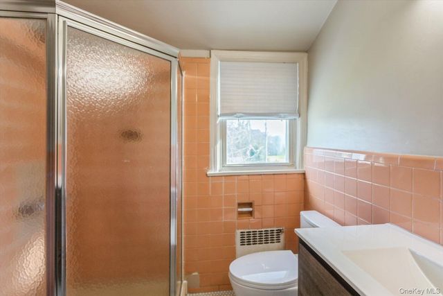 1 S Sutton Place, Lawrence, NY 11559