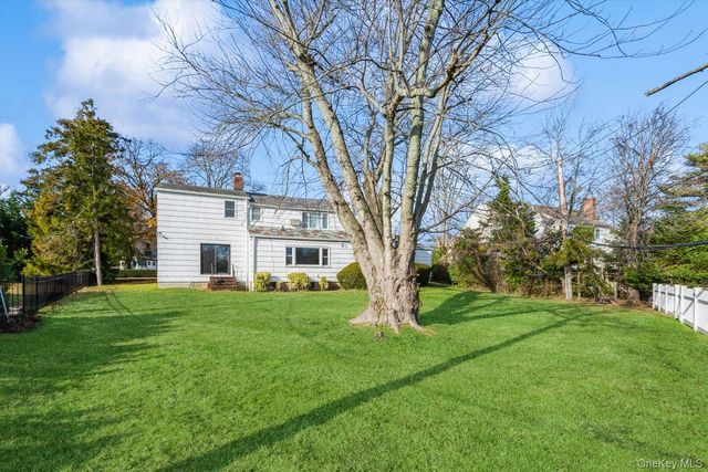 1 S Sutton Place, Lawrence, NY 11559