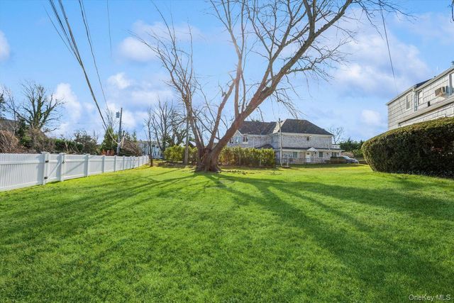 1 S Sutton Place, Lawrence, NY 11559