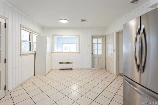 1 S Sutton Place, Lawrence, NY 11559