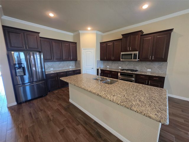 2021 Milano Lane, Lewisville, TX 75077