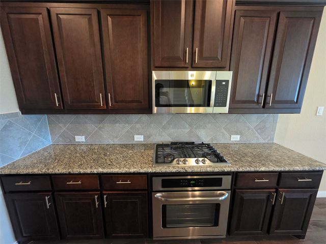 2021 Milano Lane, Lewisville, TX 75077