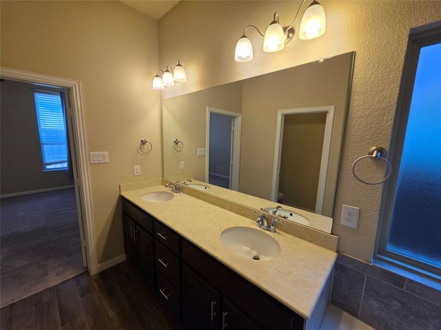 2021 Milano Lane, Lewisville, TX 75077