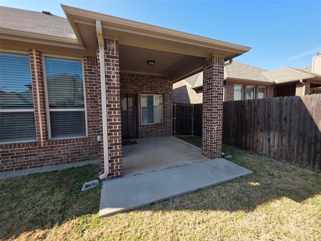 2021 Milano Lane, Lewisville, TX 75077