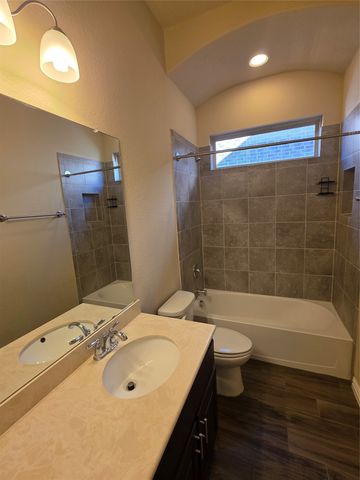 2021 Milano Lane, Lewisville, TX 75077