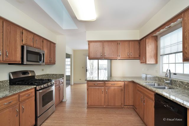 691 CANYON Lane, Elgin, IL 60123