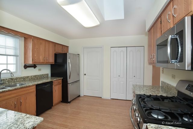 691 CANYON Lane, Elgin, IL 60123