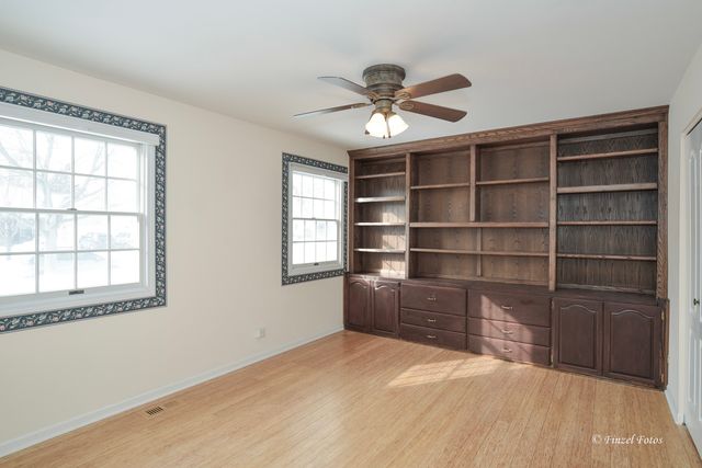 691 CANYON Lane, Elgin, IL 60123