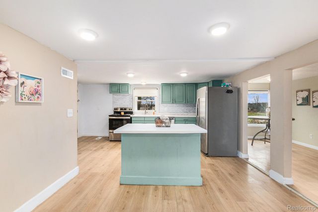 9433 E Lovejoy Road, Conway Township, MI 48872