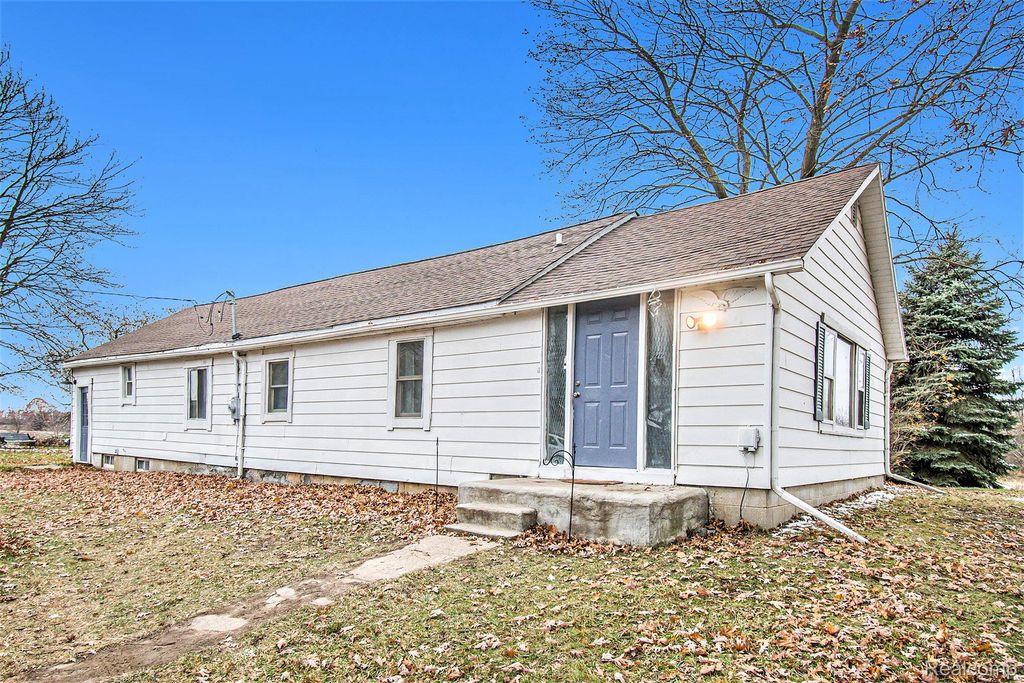 9433 E Lovejoy Road, Conway Township, MI 48872