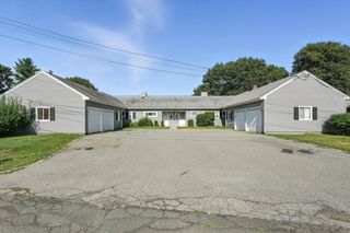 66 Applewood Dr 66, Chicopee, MA 01022