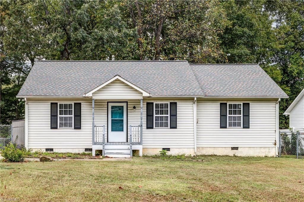 4 Oak Meadow Lane, Thomasville, NC 27360