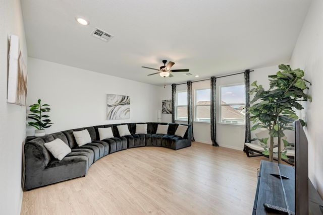 5028 Olimpico WAY, Leander, TX 78641