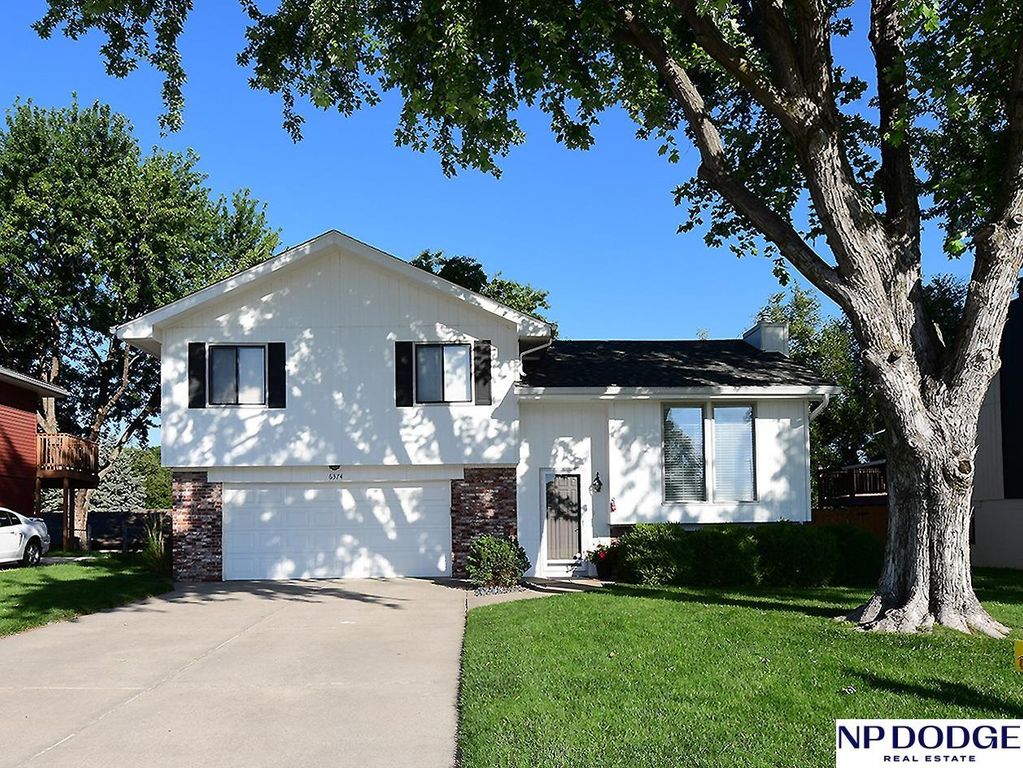 6374 S 136 Street, Omaha, NE 68137