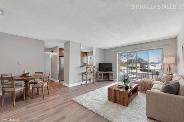 586 FAIRWAY VIEW Drive 2C, Wheeling, IL 60090