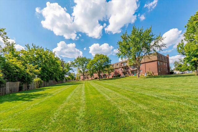 586 FAIRWAY VIEW Drive 2C, Wheeling, IL 60090