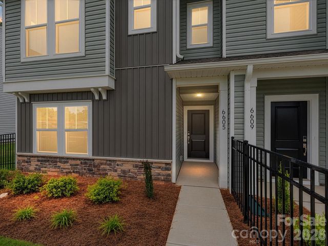 6605 Fire Lily Lane, Charlotte, NC 28216