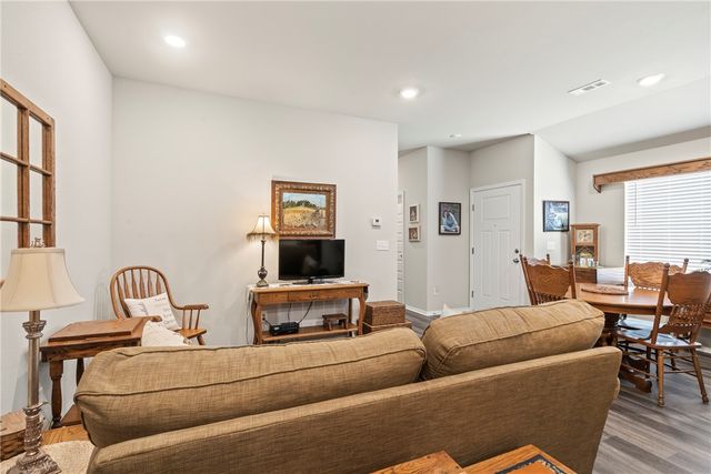 218 NW 67th Avenue, Bentonville, AR 72713