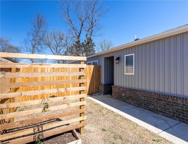 218 NW 67th Avenue, Bentonville, AR 72713