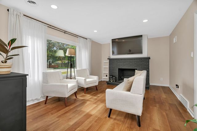 1901 Wilcox Street, Crest Hill, IL 60403