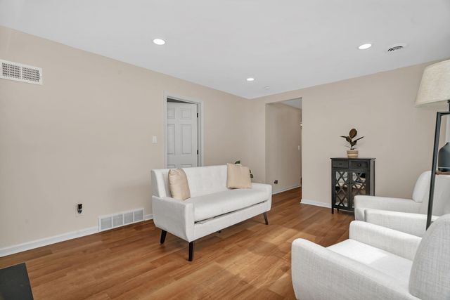 1901 Wilcox Street, Crest Hill, IL 60403