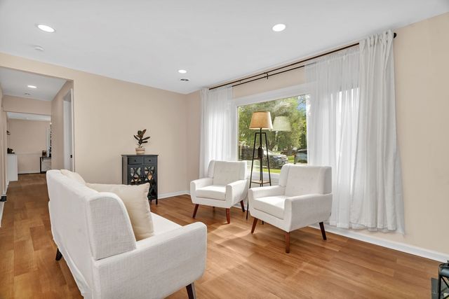 1901 Wilcox Street, Crest Hill, IL 60403