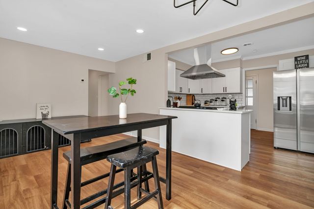 1901 Wilcox Street, Crest Hill, IL 60403