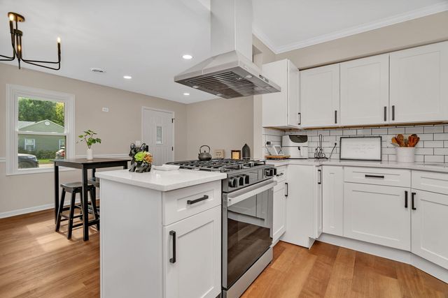 1901 Wilcox Street, Crest Hill, IL 60403