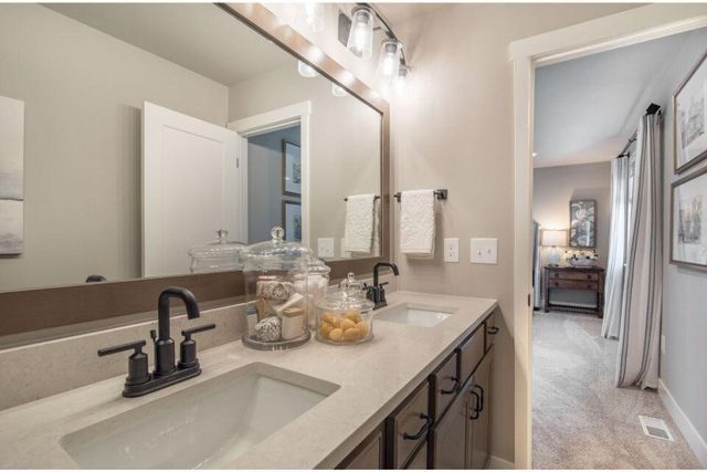 49076 Silver Oaks, Mattawan, MI 49071