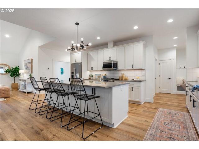 14249 HOLCOMB Blvd, Oregon City, OR 97045