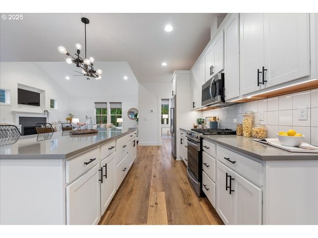 14249 HOLCOMB Blvd, Oregon City, OR 97045