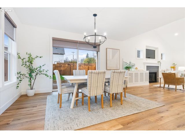 14249 HOLCOMB Blvd, Oregon City, OR 97045