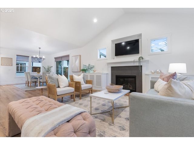 14249 HOLCOMB Blvd, Oregon City, OR 97045