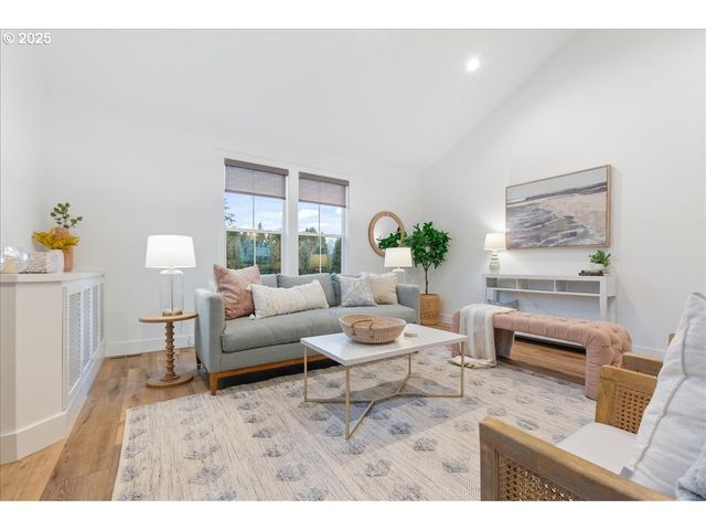 14249 HOLCOMB Blvd, Oregon City, OR 97045