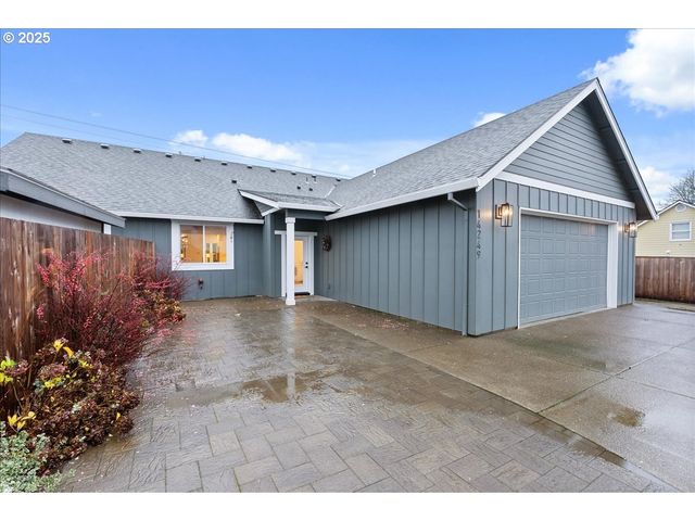 14249 HOLCOMB Blvd, Oregon City, OR 97045