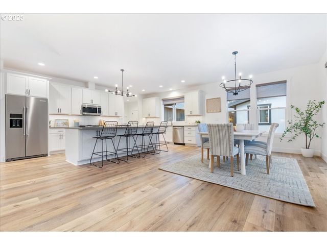 14249 HOLCOMB Blvd, Oregon City, OR 97045