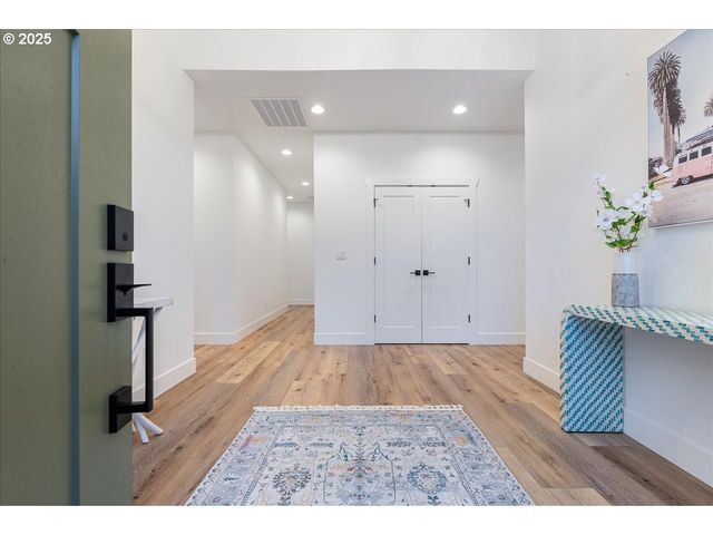 14249 HOLCOMB Blvd, Oregon City, OR 97045