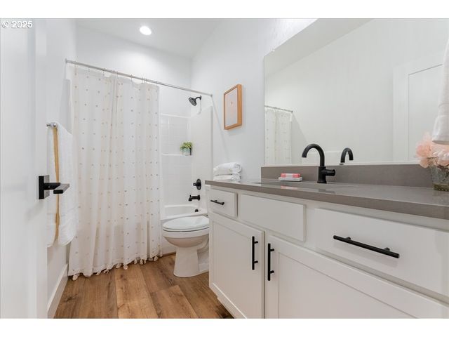 14249 HOLCOMB Blvd, Oregon City, OR 97045