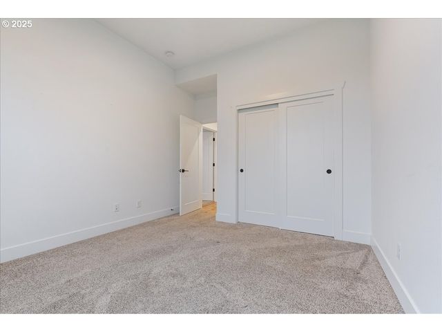 14249 HOLCOMB Blvd, Oregon City, OR 97045