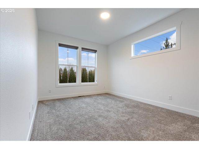 14249 HOLCOMB Blvd, Oregon City, OR 97045