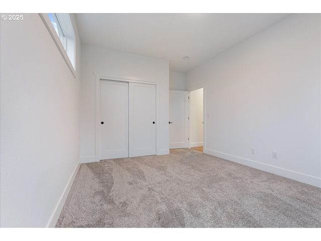 14249 HOLCOMB Blvd, Oregon City, OR 97045