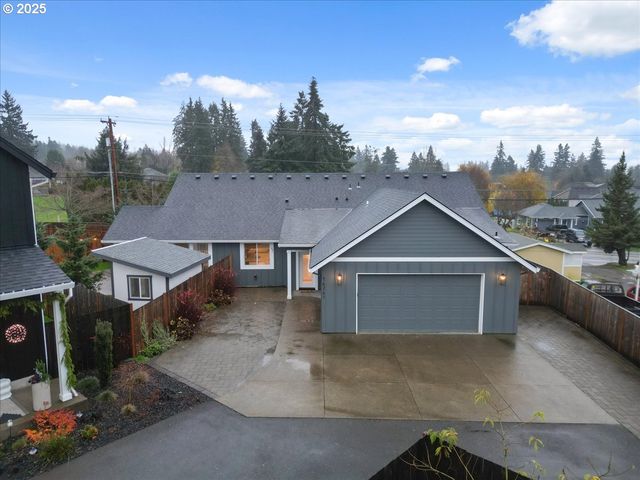 14249 HOLCOMB Blvd, Oregon City, OR 97045