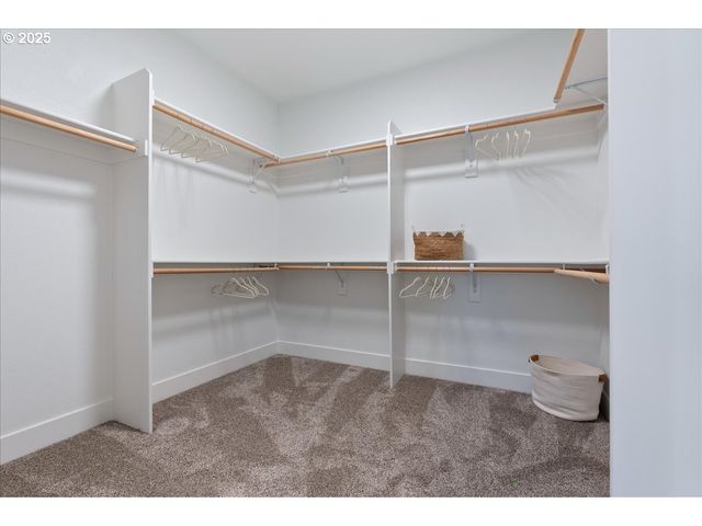 14249 HOLCOMB Blvd, Oregon City, OR 97045