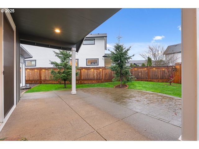 14249 HOLCOMB Blvd, Oregon City, OR 97045